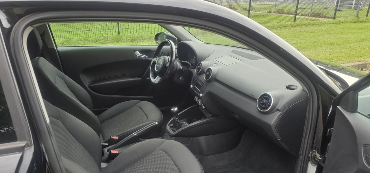 Audi A1  1.6 TDI Ambition Pro Line Verkeerd In Topstaat!!