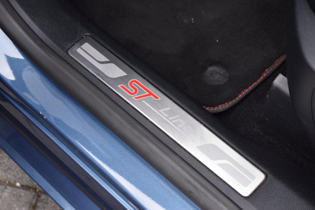 Ford Kuga 2.5 phev st-line x | climate control | adaptieve cruise control |