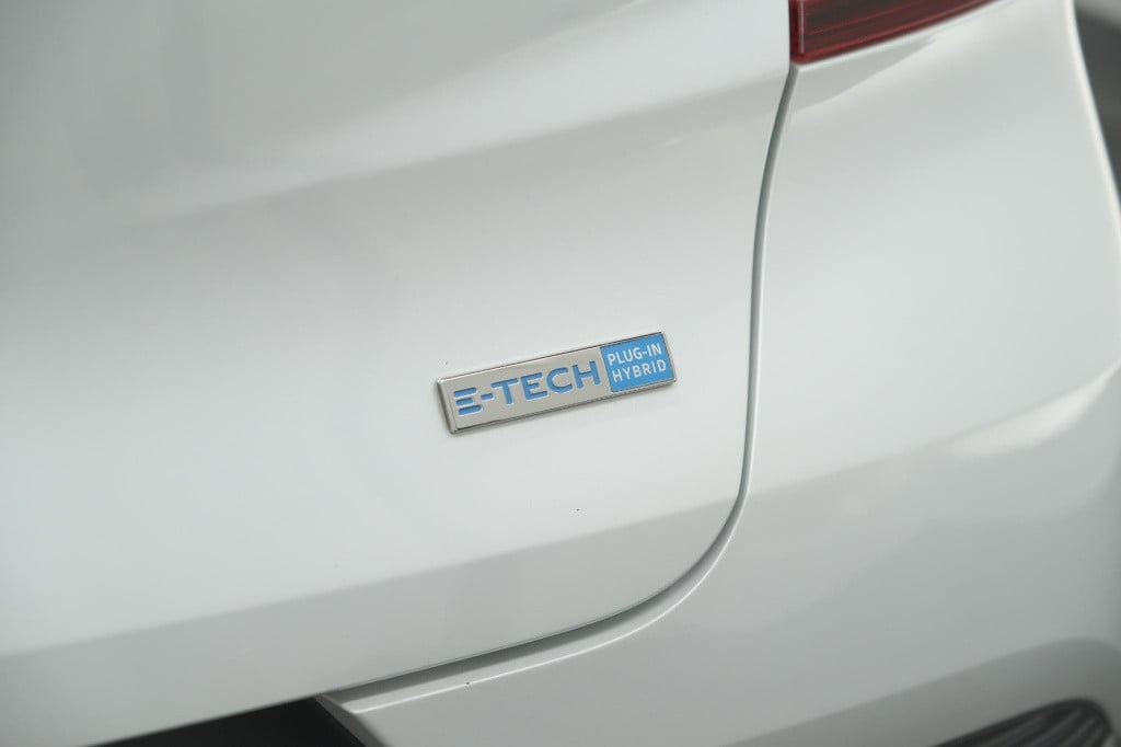 Renault Captur 1.6 e-tech plug-in hybrid 160 intens | trekhaak | camera | a