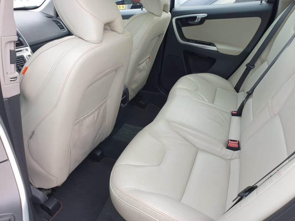 Volvo XC60 2.0 t5 fwd ocean race 245pk