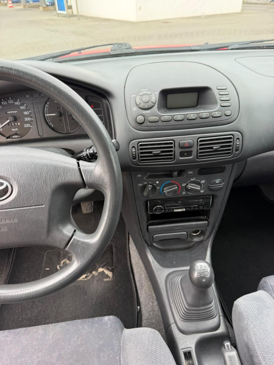 Toyota Corolla 1.4 Linea Terra 2000 rood