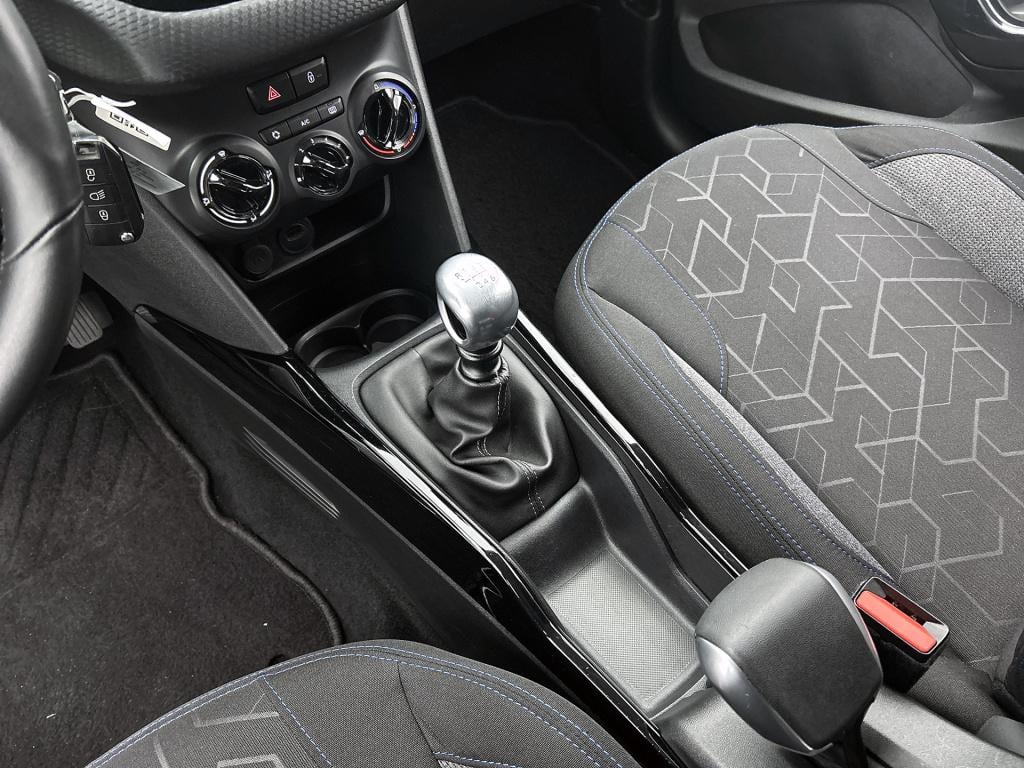 Peugeot 2008 110 pk signature | rijklaar | navigatie | parkeersensoren | lm