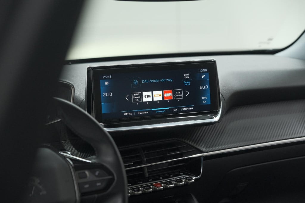 Peugeot 2008 puretech 130 allure | camera | apple carplay | navigatie | par