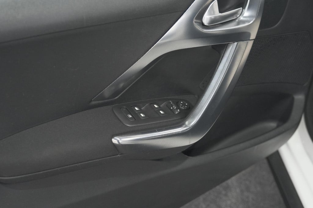 Peugeot 2008 puretech 130 allure | camera | apple carplay | parkeersensoren