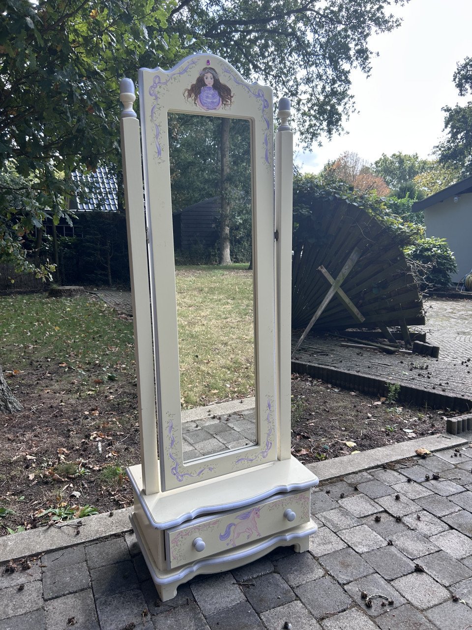 Spiegel meisjeskamer