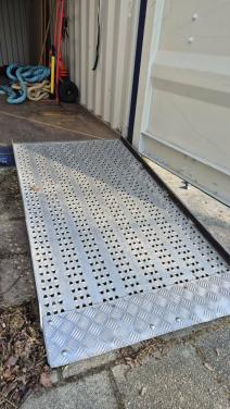 Oprijplaat voor container of aanhanger