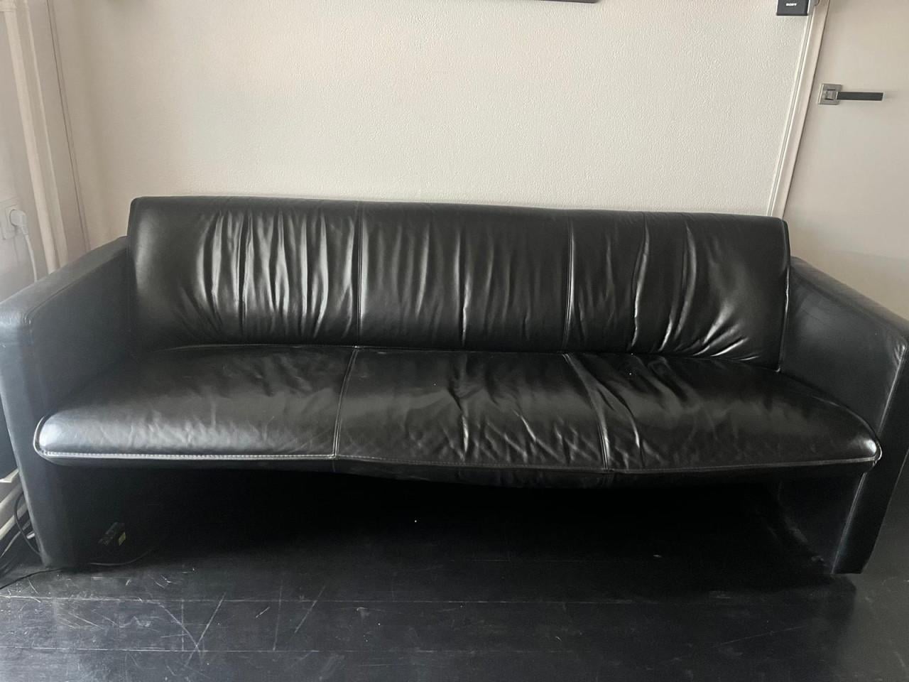 Complete inrichting (Leolux bank en 2x Leolux fauteuil, tafel en 4xstoelen)