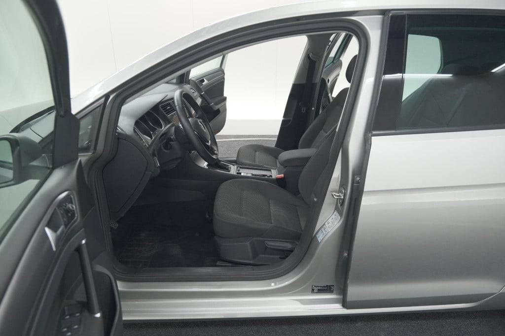 Volkswagen Golf 1.0 tsi 110pk highline | adaptieve cruise control | apple c