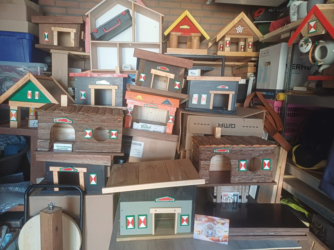 Allerhande Vogel huisjes  &  Egelhuisjes te Koop [  zie  alle  foto's  ]