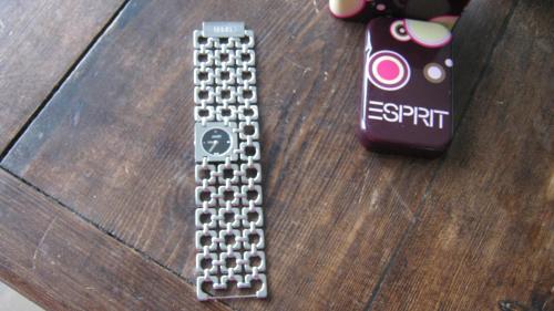 NIEUW ESPRIT HORLOGE IN BOX VOOR 20 EURO