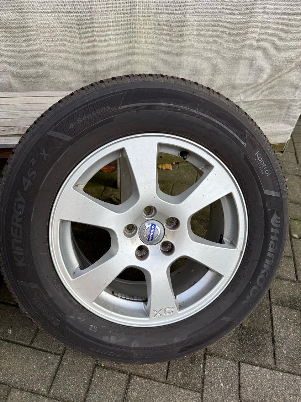 4 velgen 17 inch  volvo xc  met banden