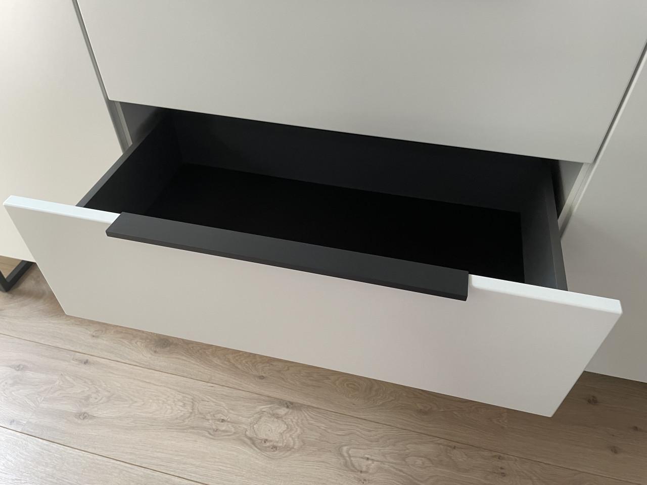 Dressoir 228 breed x 87 hoog x 49,5 diep