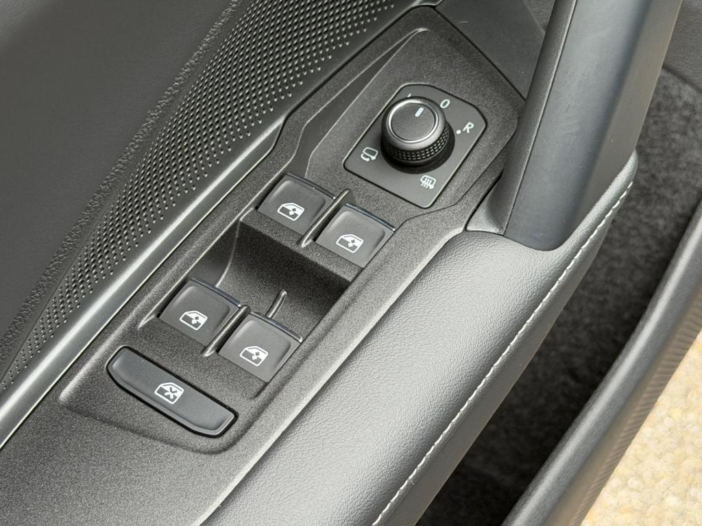 Volkswagen Tiguan 1.5 ehybrid elegance 204pk | trekhaak | 20 inch | 360 cam