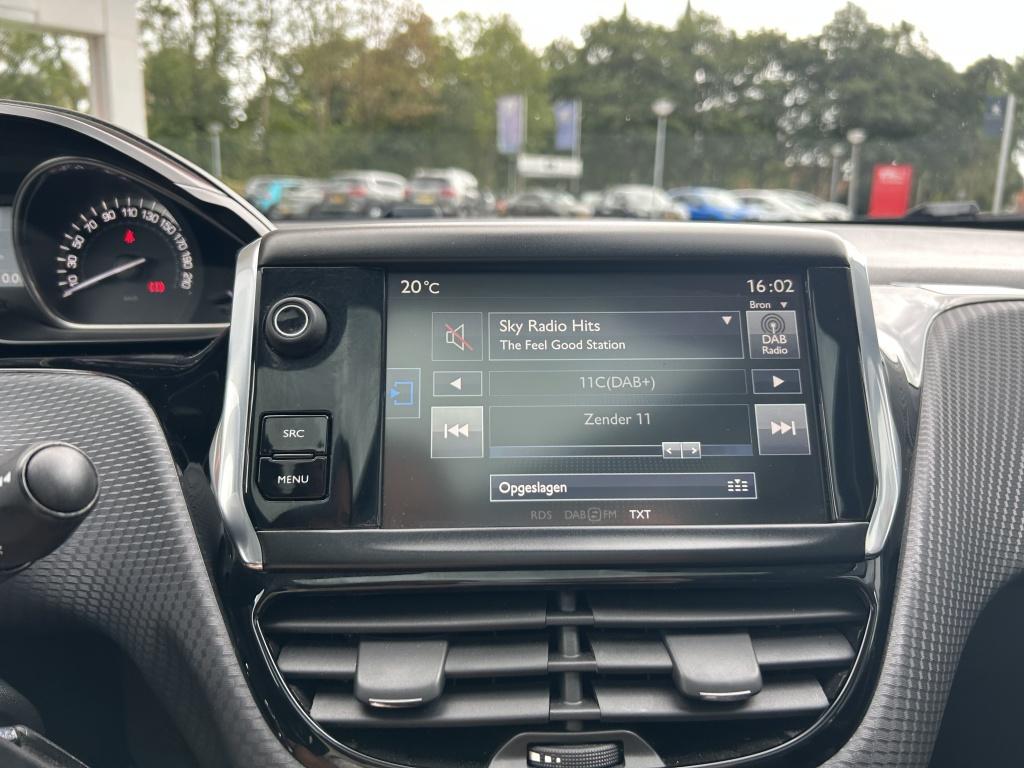 Peugeot 208 1.2 puretech 110pk 5d roland garros apple carplay | navigatie |