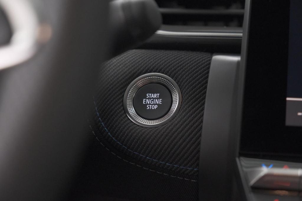 Renault Captur 1.8 e-tech full hybrid 160 esprit alpine | rondom camerazich