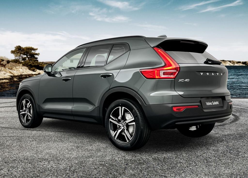 Volvo XC40 b4 gt plus dark pano