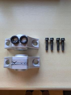 Hardrace motorsteunen