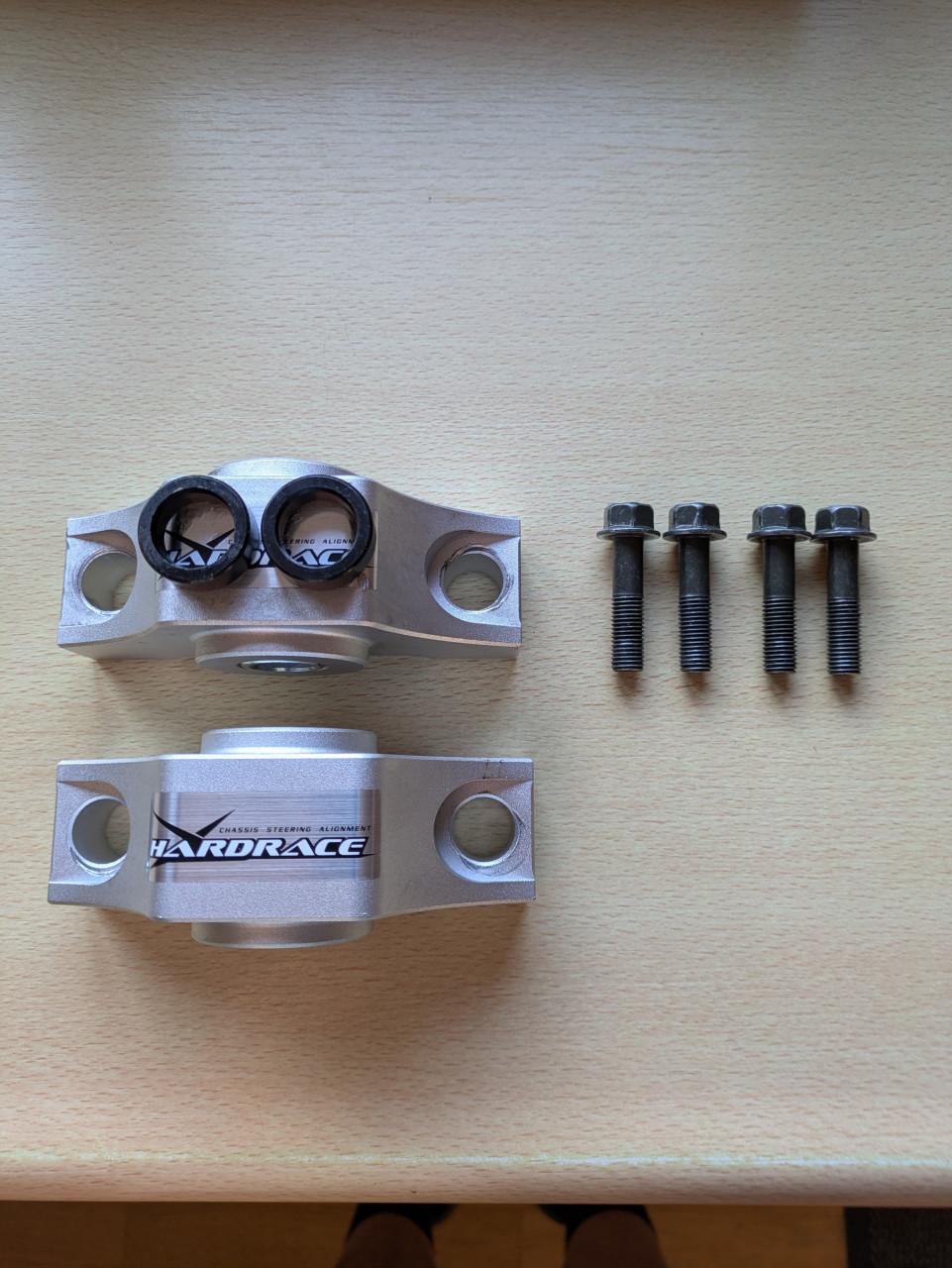 Hardrace motorsteunen