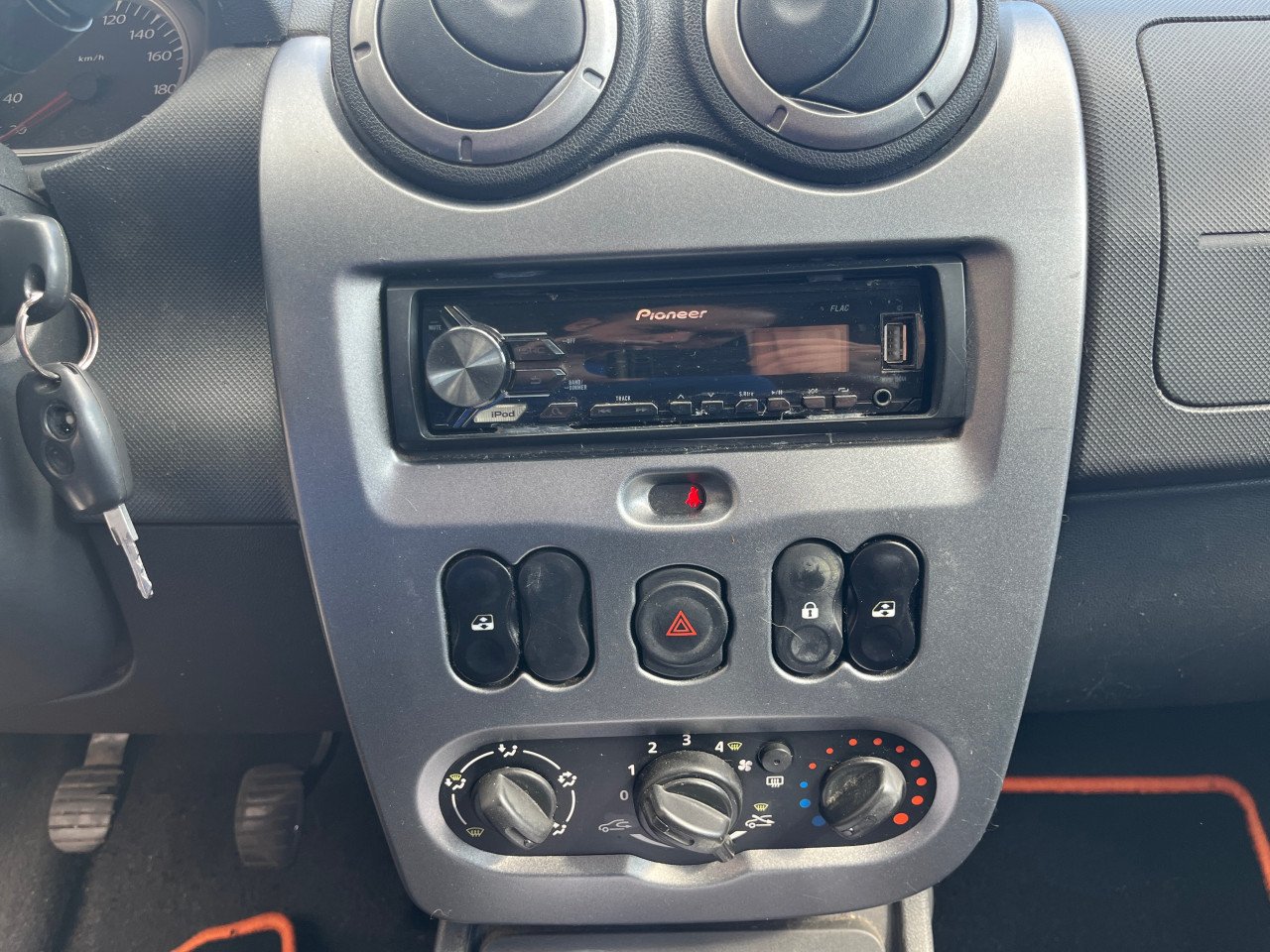 Dacia Duster 1.6i Ambiance 2012