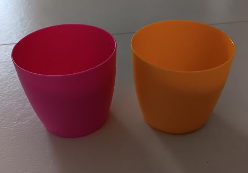 2 gekleurde BLOEMPOTJES