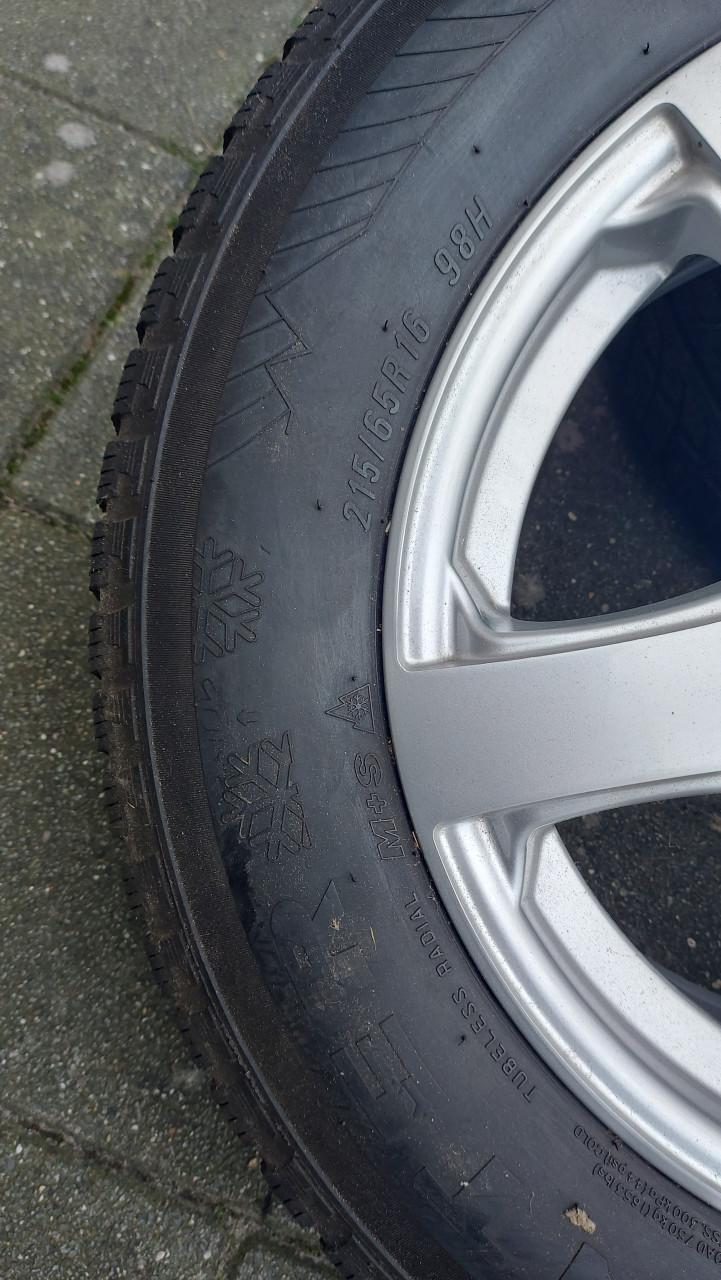4 winterbanden 215/65 r16