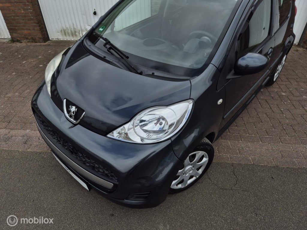 Peugeot 107 1.0 xs automaat / 5- deurs / airco / bluetooth