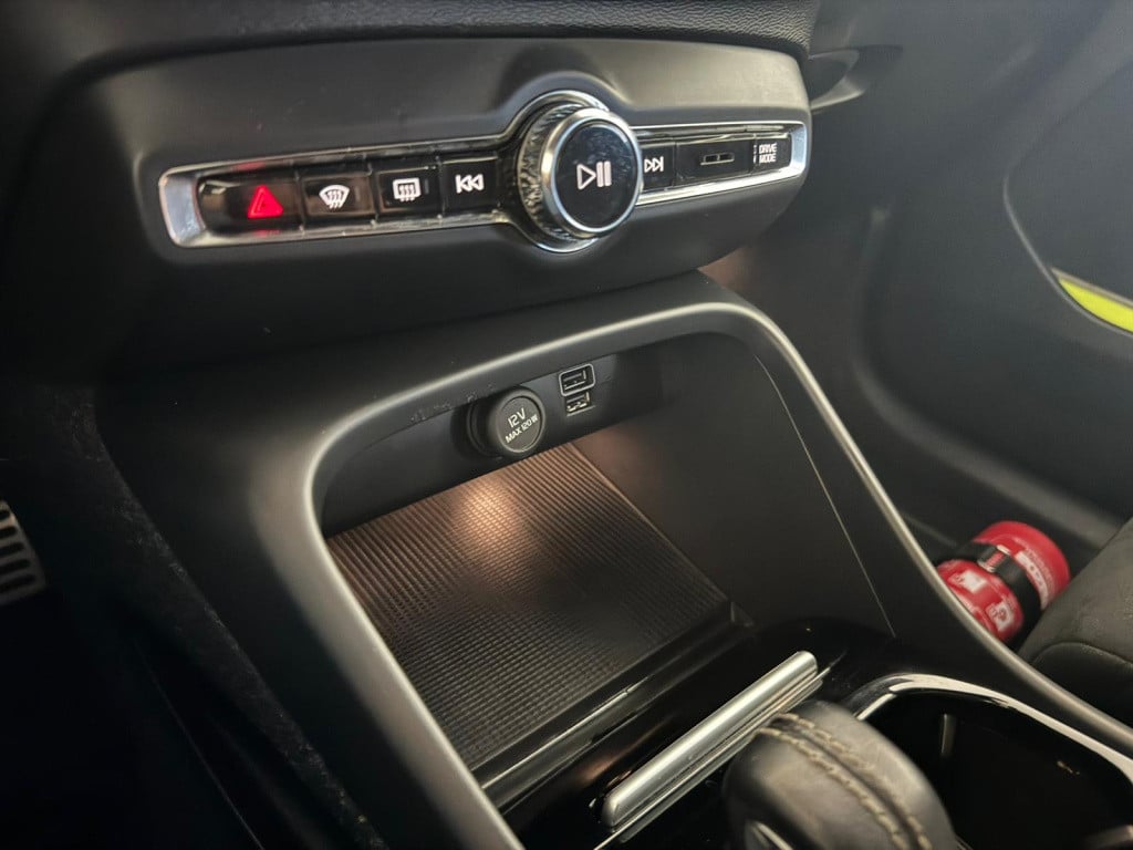 Volvo XC40 1.5 t4 recharge r-design