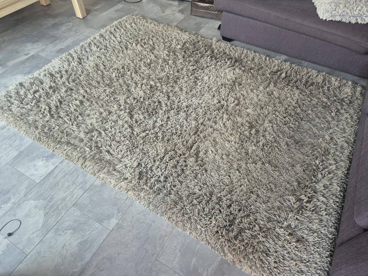 Groot hoogpolig vloerkleed 170 × 240 cm – taupe/grijs