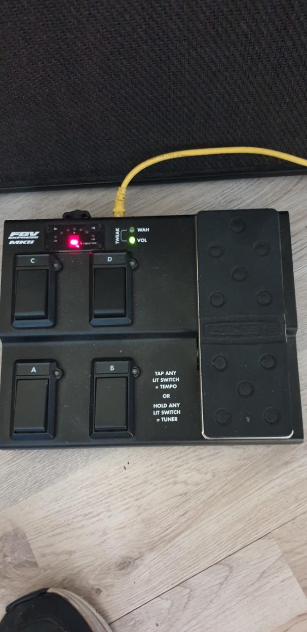 Gitaarversterker Line6 Spider 4/75 Watt met Floorboard