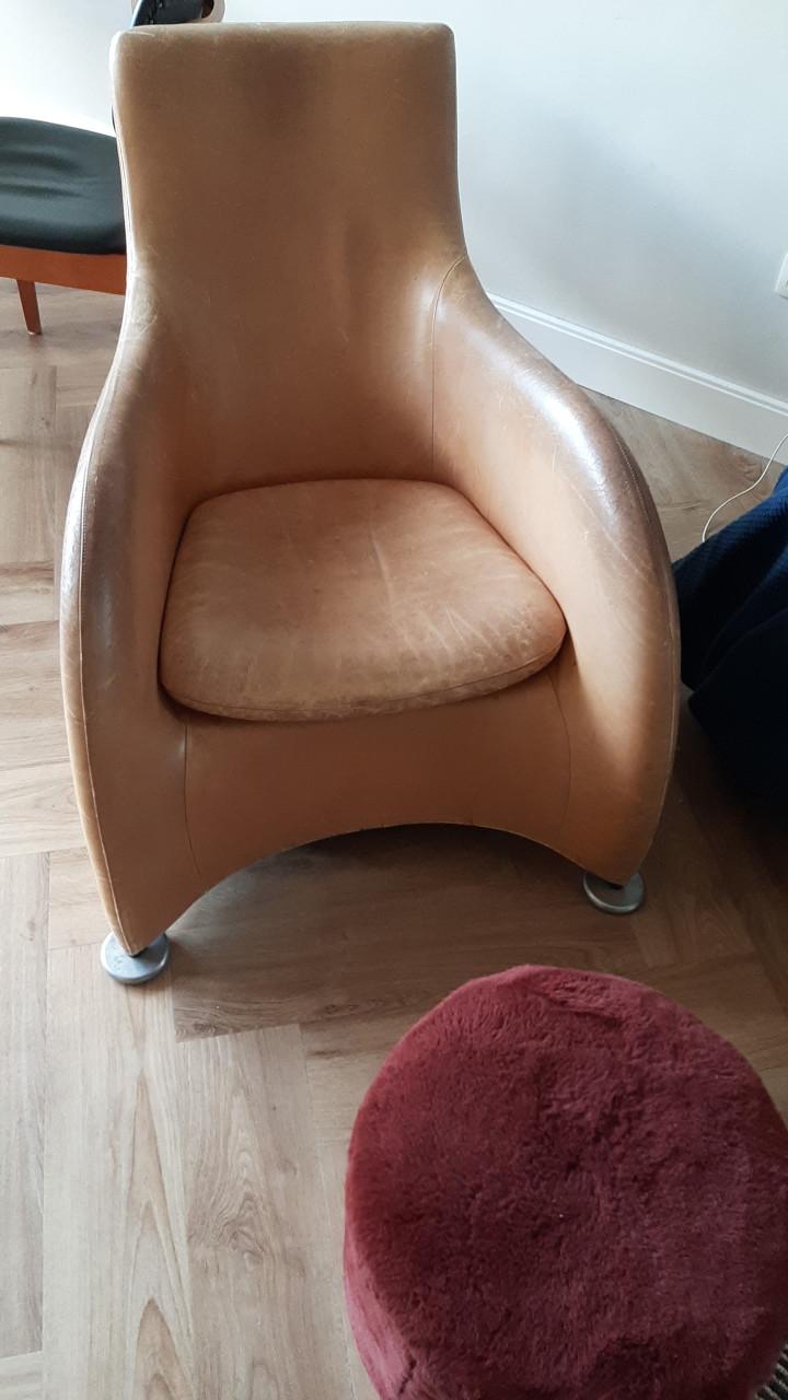 2 mooie barkrukken en een designstoel