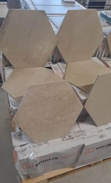 3030-327 ca 20m² hexagon tegels, crème-grijs, 40x34 cm, van € 58,80/m² voor