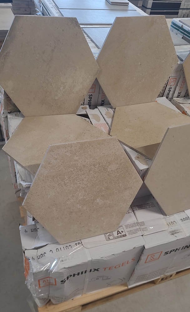 3030-327 ca 20m² hexagon tegels, crème-grijs, 40x34 cm, van € 58,80/m² voor