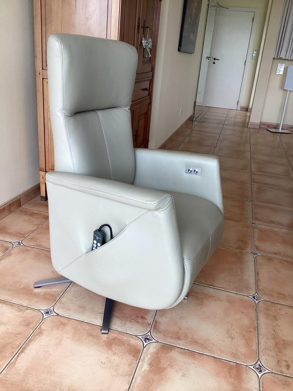 Prominent sta op fauteuil Small