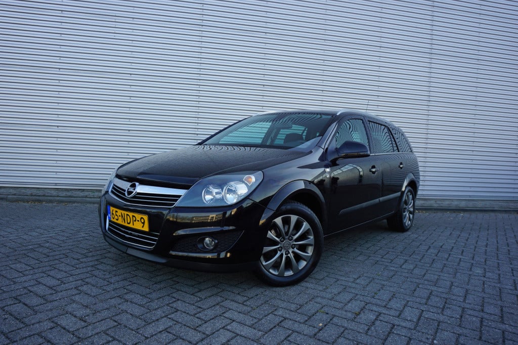 Opel Astra wagon 1.6 111 years edition airco / navi / cruise / elektr. rame