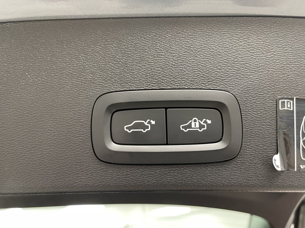 Volvo XC40 1.5 t5 recharge r-design | thunder grey | pano | trekhaak | 262p