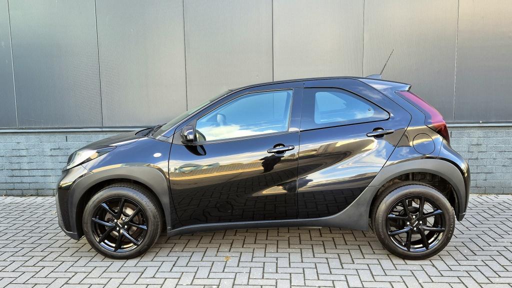 Toyota Aygo x 1.0 vvt-i mt play | camera | lane assist | acc | 17 inch | ai