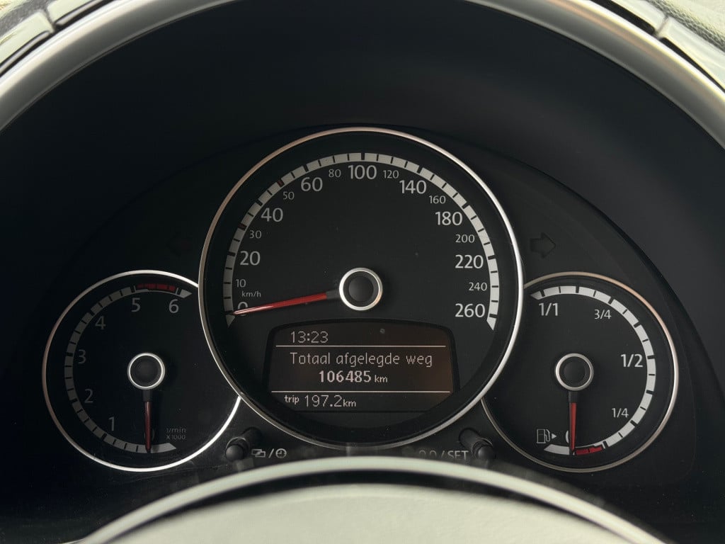 Volkswagen New Beetle cabriolet 2.0 tdi r-line * led * camera * 20 inch