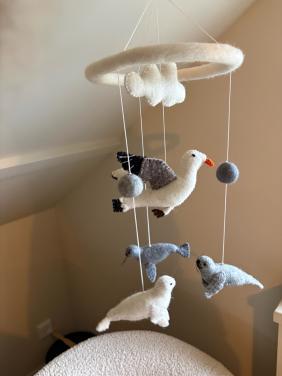 Vilten handgemaakt baby mobiel