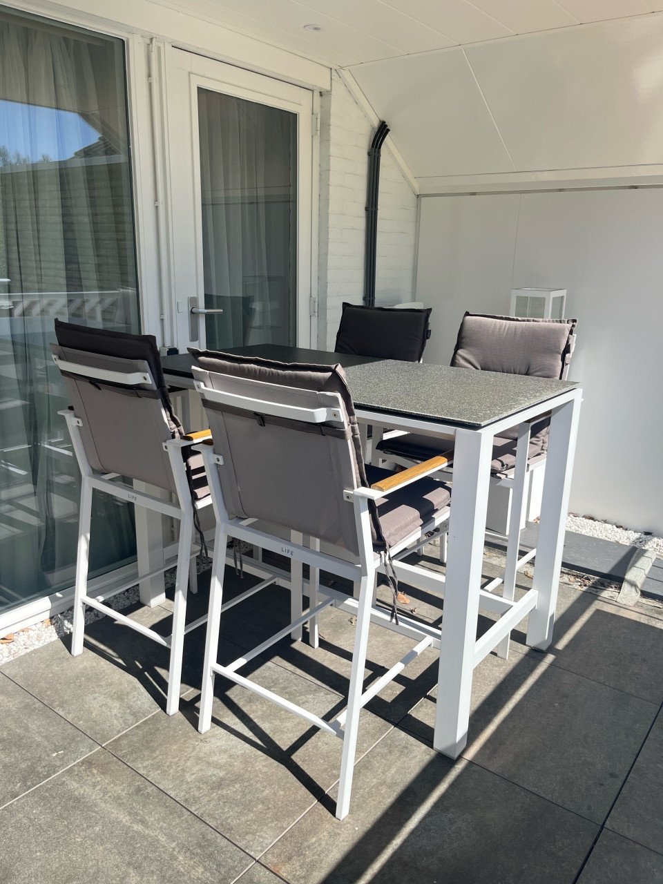 Barset: tafel met krukken