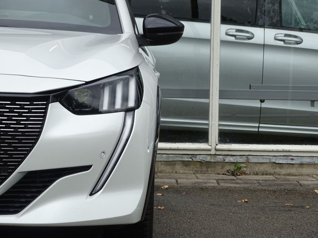 Peugeot 208 1.2 puretech gt-line automaat | pano | stoelverwarming
