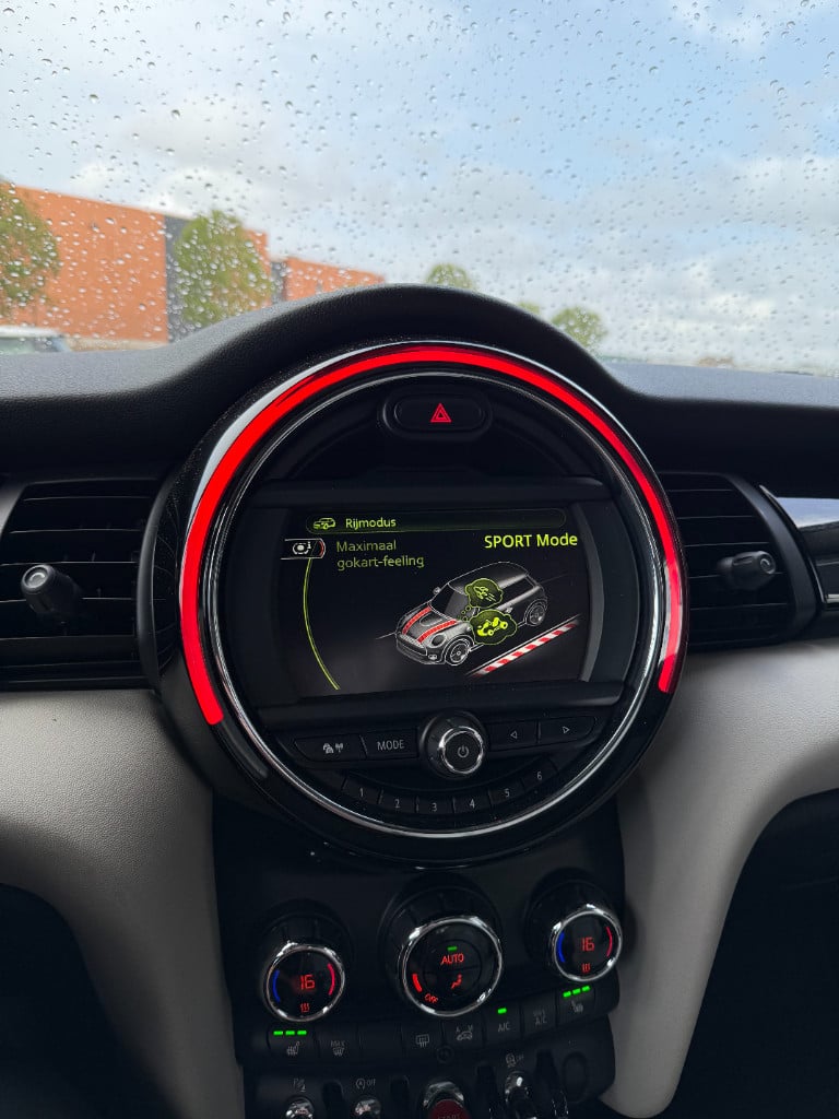 Mini Cooper 1.5 - chili - pano