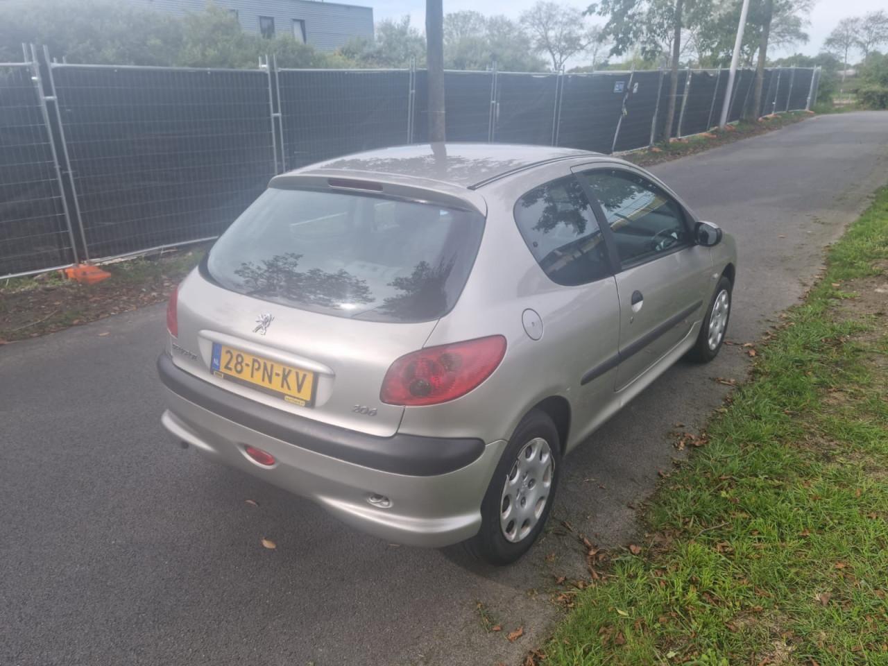 Peugeot 206 1.4i bj 2004 apk 5-2027