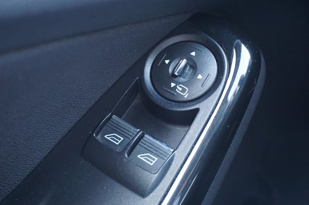 Ford Fiesta 1.0 ecoboost titanium airco / cruise / elektr. ramen / nap