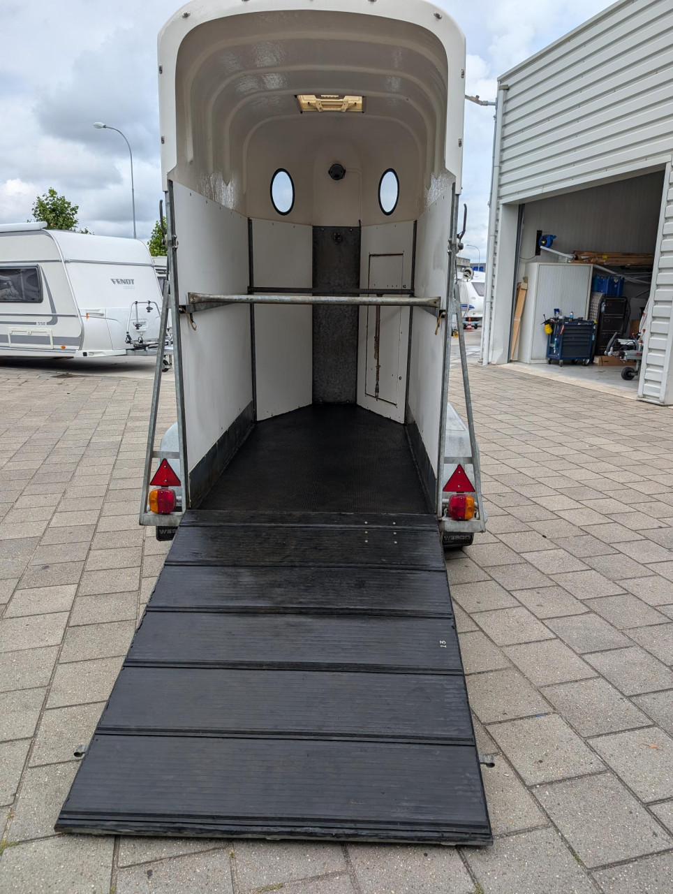 Mooie en nieuw opgebouwde Wesco 1,5 paards trailer!