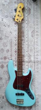 Squier Classic Vibe Jazz Bass Daphne Blue z.g.a.n. 300 euro.