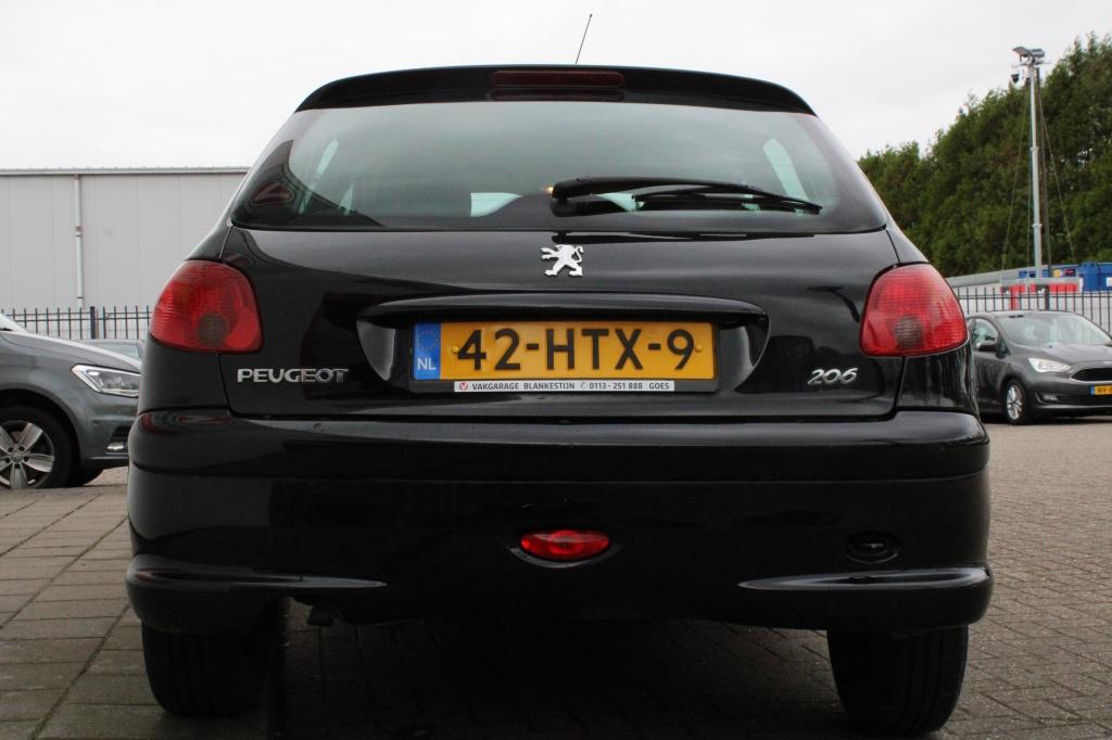 Peugeot 206 inclusief nieuwe apk, lees tek 1.4 génération