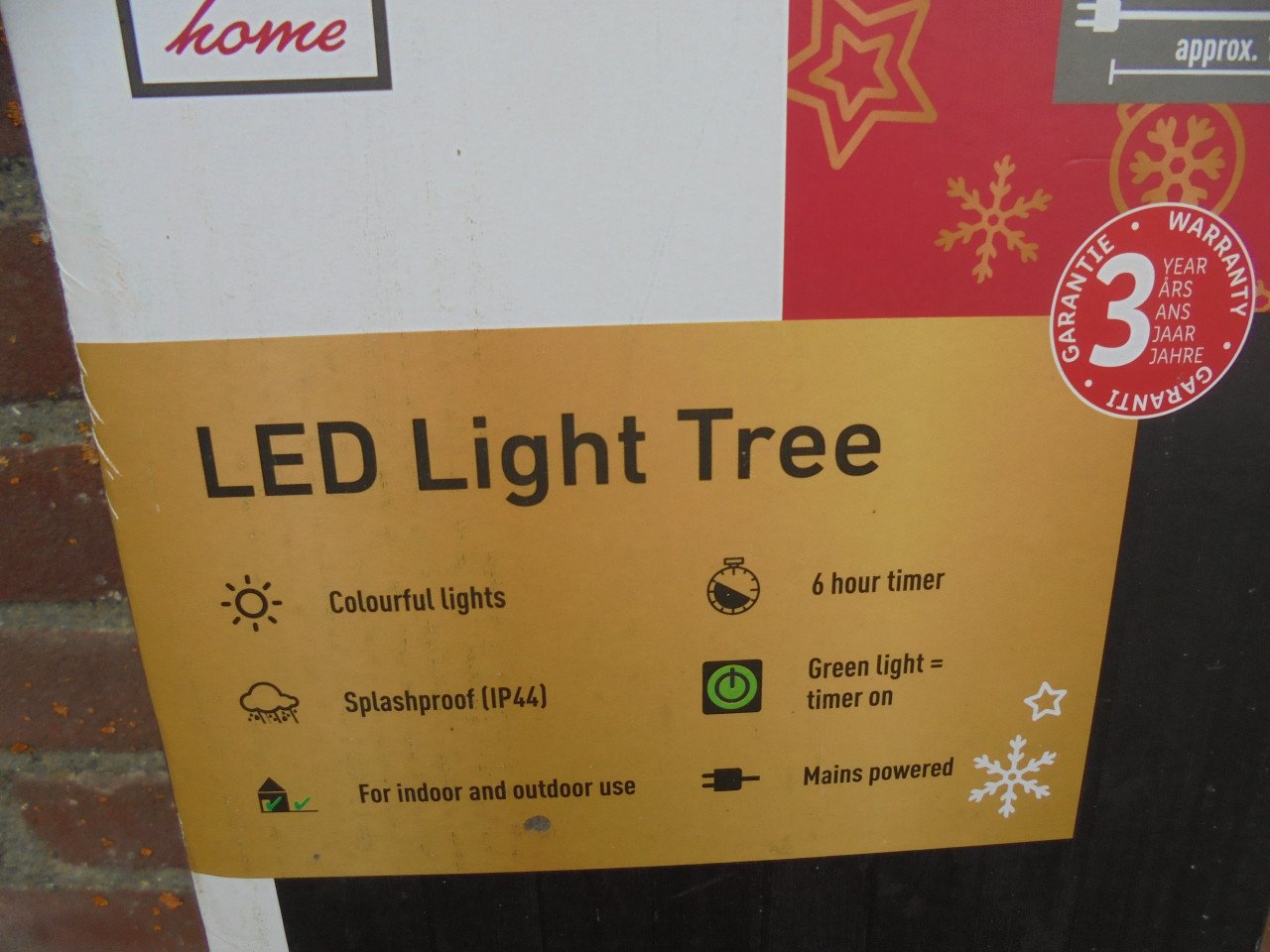 Tuinverlichting met gekleurde lichtjes