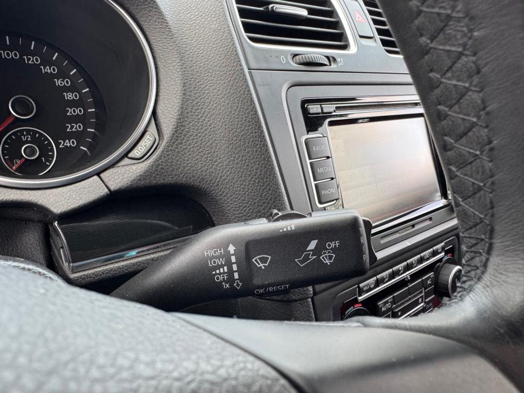 Volkswagen Golf cabriolet 1.2 tsi * stoelverwarming * clima * pdc 2x * wind