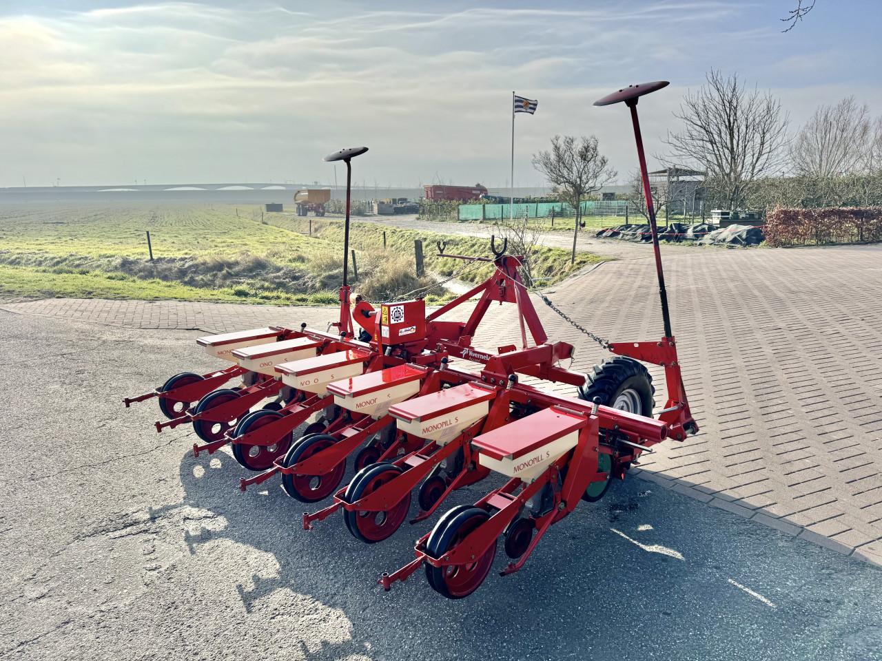 Keverneland 6 rijer bietenzaaier 6x50cm