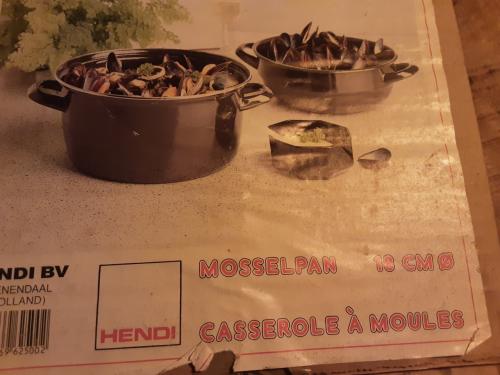 Nieuwe  mosselpan 18 cm doorsnee